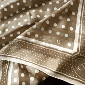 Vintage Christian Dior 真絲絲巾，米棕色圓點款，100% 真絲（35 英吋）