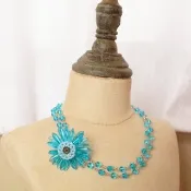 玫瑰花胸針與捷克隕石珠雙鍊項鍊組合，Demiparlure，藍夏威夷，短鍊，長鍊，雙重風格，優雅，裝飾珠寶，套組