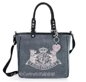 優惠11月25日止官網代購《Juicy Couture》美國潮牌 蘇格蘭犬標誌 愛心水鑽吊飾 手提 肩揹 斜揹 托特包【one size】共2色