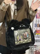 全球選品1館 生活百貨 可愛小熊毛絨秋冬大容量穀子痛包20娃包二次元毛毛包單肩斜後背包