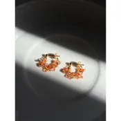 手作耳環。波斯菊花圈。日本16K金
