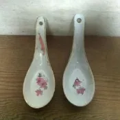 WH8647【四十八號老倉庫】全新 早期 台灣 杜鵑花 陶瓷 湯匙 14.8cm 完整 2匙價【懷舊擺飾拍片道具】