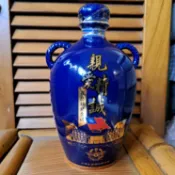二手空酒瓶收藏用 賣空瓶 國防部紀念酒 馬祖高梁酒 親愛精誠 未拆模 但裡頭空了~