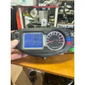 安心平價中古機車儀錶板，（需交換維修）光陽GP2 CITY 125噴射版，液晶儀表路碼表