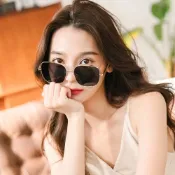 ALEGANT韓系超人氣品味黑微方金框墨鏡│UV400太陽眼鏡│佛羅倫斯的老橋俯瞰
