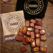【藥魂】紅碧玉 盧恩符文石 盧恩水晶 符石 Rune 占卜道具 魔法儀式 拍照道具 新手入門