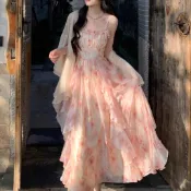 粉霧玫瑰暈染吊帶長洋裝 荷葉不規則大擺雪紡仙女裙 溫柔風旅拍約會連身裙