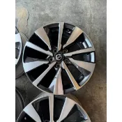 (只剩1顆)Sentra 17吋原廠鋁圈/5孔1114.3/表面非常漂亮/