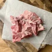 噶瑪蘭之豚 豬骨 500g ｜ 豬龍骨 燉品 燉湯 藥膳 滋補 黑豬 天然 宜陽牧場 宜蘭 台灣 【鮮食購官方直營】