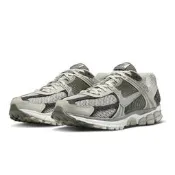 S.G NIKE Air Zoom Vomero 5 FD0791-012 灰色 卡其灰 復古 男女段 老爹鞋 慢跑鞋