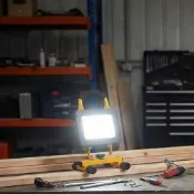 (店+)20W充電式LED投光燈 IP65防水 輕量化 安全認證 省電高亮度  緊急照明 露營照明 出攤擺攤