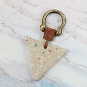 三角抿石子鑰匙圈