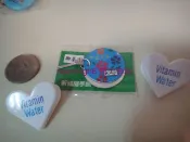 御茶園 祈福隨手鏡+ vitamin water 夾 單賣