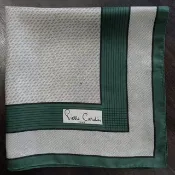 復古 PIERRE CARDIN，26 x 26 英吋，法國製造，絲綢，附洗標