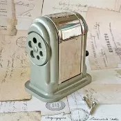 美國 Boston六孔削鉛筆機│經典流線 50年代復刻設計 莫蘭迪色
