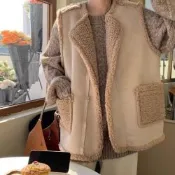 La Belleza雙面穿加厚羊羔毛圓領保暖顆粒絨內裡麂皮口袋寬鬆長版拉鏈背心外套