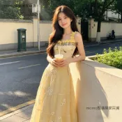 檸檬黃花朵吊帶長洋裝 層次刺繡大裙擺 收腰顯瘦夏季度假 海邊拍照氣質連身裙 甜美仙女風女裝 約會外出百搭長裙款