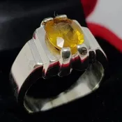 未經加熱、未經處理的天然黃色藍寶石戒指，來自錫蘭。Pukhraj 禮品。
