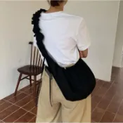 LeeLee韓國ins風斜挎包百搭小衆可愛外出小包設計大容量純色時尚餃子包