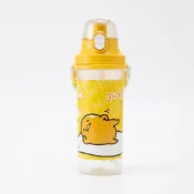 (店+)【SANRIO 三麗鷗】台灣製 蛋黃哥水壺 680cc 彈蓋水壺 背帶水壺 兒童水壺 大容量吸管杯 卡通水壺 隨身水瓶 防漏水壺 外出水壺