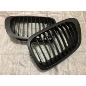 DY汽車精品 BMW E46 98-01 前期專用 雙門專用 全消光黑 單槓款 豬鼻子 水箱罩 水箱護罩 M3可用