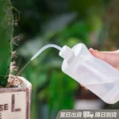 【台灣現貨】彎嘴澆水瓶 250ml 500ml 擠壓瓶 澆水壺 多肉澆水器 澆水器 澆花 園藝澆水 長嘴澆水瓶 居家樂