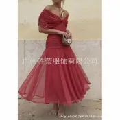 回響小舖 【深V露肩兩穿】連衣裙 女裝 洋裝 歐美風 純色印花 收腰設計 大擺裙 性感修身 聚會派對 約會出遊 春夏新款