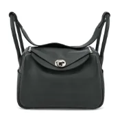 【康是美官方網購】Hermes 愛馬仕 Lindy 26cm 雙色拼接牛皮轉釦手提/肩背兩用包(深綠x竹綠/C刻/銀釦)_廠商直送