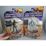 修哥玩具 絕版 魔鬼終結者：未來救贖 3.75吋吊卡，含 T-700 與 T-R.I.P. 兩款。招牌透光紅眼，原封珍藏
