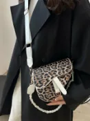 全球選品1館 生活百貨 網紅豹紋包包女2024新款時尚高級感洋氣單肩斜後背包韓國百搭馬鞍包