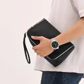 【BOTTEGA VENETA 寶緹嘉】簡約立體三角造型小牛皮大容量手拿包萬用包(黑)