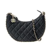 【BreezeOnline 微風精品線上】Chanel Matelass Hobo 菱格羊皮金釦皮穿鍊斜背彎月包(AS3917-黑)
