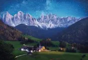 1000M-024 迷你1000片日本進口拼圖 風景 星空下義大利多洛米蒂山脈 蓋斯勒群峰 聖瑪格達萊納教堂
