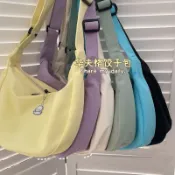 墨韵書香 韓版百搭學生ins日係原宿簡約華夫格休閒文藝單肩斜跨純色餃子包