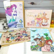正版現貨❤迪士尼 A4萬用卡 附信封 維尼 生日卡 小美人魚 A4卡片 玩具總動員 米奇 感謝卡 祝福卡片 心意卡