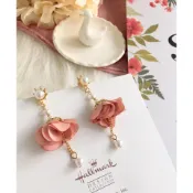正韓 薔薇花 雪紡花朵珍珠耳針耳環(粉)