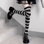 高顏值過膝中筒襪 長筒襪 小腿襪 壓力瘦腿襪 黑灰條紋襪子女長筒襪高筒大腿襪2亞文化暗黑日系朋克過膝襪 S 0920