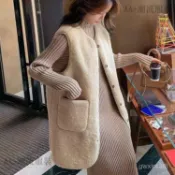 羊羔毛馬甲 102長版仿羊羔毛馬甲女中長版寬鬆秋冬時尚百搭馬夾外套簡約百搭 加絨保暖 無袖外穿內穿背心 5555A