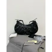 幾乎全新未拆封Balenciaga巴黎世家 Le Cagole 中號機車包鉚釘銀扣 細紋羊皮革 半月包月牙包餃子包腋下包