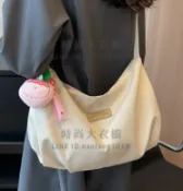 包包女大容量夏季百搭帆布單肩斜背包質感餃子包【時尚大衣櫥】