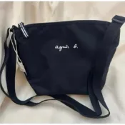全新 Agnes b 黑色 小b 輕量 尼龍 防潑水 肩背包 斜背包 側背包 正品 包包 日本限定 兒童 男女皆可