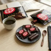  現貨✨ 日本 雀巢 KitKat 巧克力威化餅 {美味小舖}可可 濃抹茶 草莓 蛋糕 咖啡 奶茶 焦糖 哈密瓜 黑巧克力