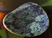 (已贈出)＊滿額禮勿下標，只送不賣，滿三千可擇　龍紋青石小臥香座　黑膽石茶盤太極壽山雞血石戈壁石太湖石大灣石彩陶石西瓜石