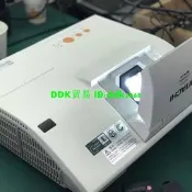 折扣價 日立A82反射式超短焦投影機、支持高清1080P、無線Wi-Fi、