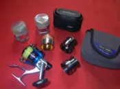 日本製DAIWA紅蟳白蟳手煞車競技SHIMANO-STELLA磯釣黑毛最耐超捲線器岸拋軟絲路亞鱸魚