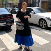 MOCO韓版顯瘦短袖方領拼接撞色蛋糕裙擺休閒大擺裙連身裙過膝洋裝XL~4XL