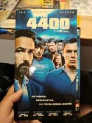 the 4400，美劇dvd三碟。碟有劃痕，不保證卡不卡，細節如圖，版本自薦，按圖發貨。細節如圖，售出不退不換。.Y