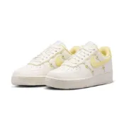 (店+)【NIKE 耐吉】NIKE 休閒鞋 Wmns Air Force 1'07 Lx 米白黃色 小花  女 IW2348-170