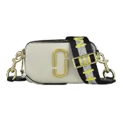 【MARC JACOBS】MARC JACOBS  Snapshot金字LOGO防刮牛皮拼色雙層拉鍊斜背相機包(塵灰x米x粉色)