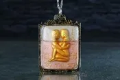 泰國佛牌正品，魯士魯耶男女燕通，招異性緣，旺桃花 ，提升吸引力，增進魅力，鎖心和合， 減少外遇變心，助人緣愛情，招財 